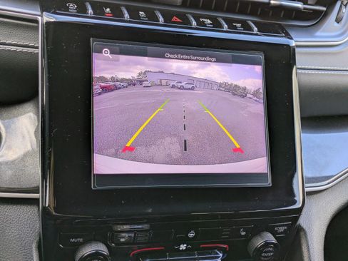 Used 2023 Jeep Grand Cherokee Altitude image 25