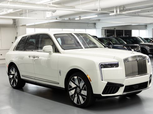 New 2026 Rolls-Royce Cullinan AWD/4WD image 7