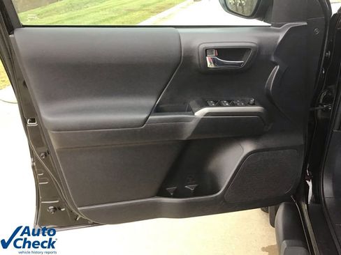 Used 2023 Toyota Tacoma TRD Off-Road w/ Advanced Technology Package image 22