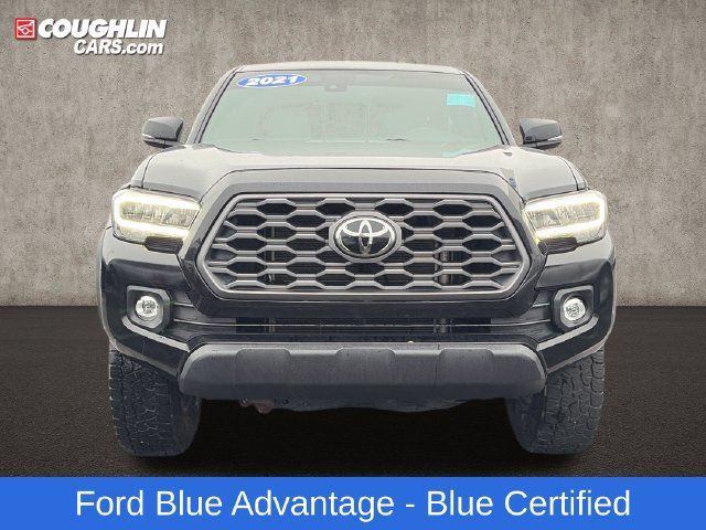 Used 2021 Toyota Tacoma TRD Off-Road w/ TRD Premium Off Road Package AWD/4WD image 3