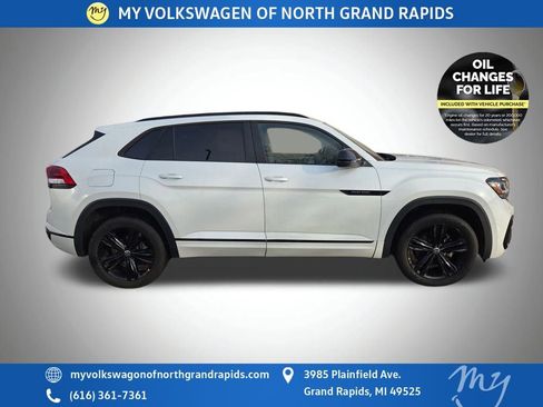 Used 2023 Volkswagen Atlas Cross Sport SEL R-Line image 9