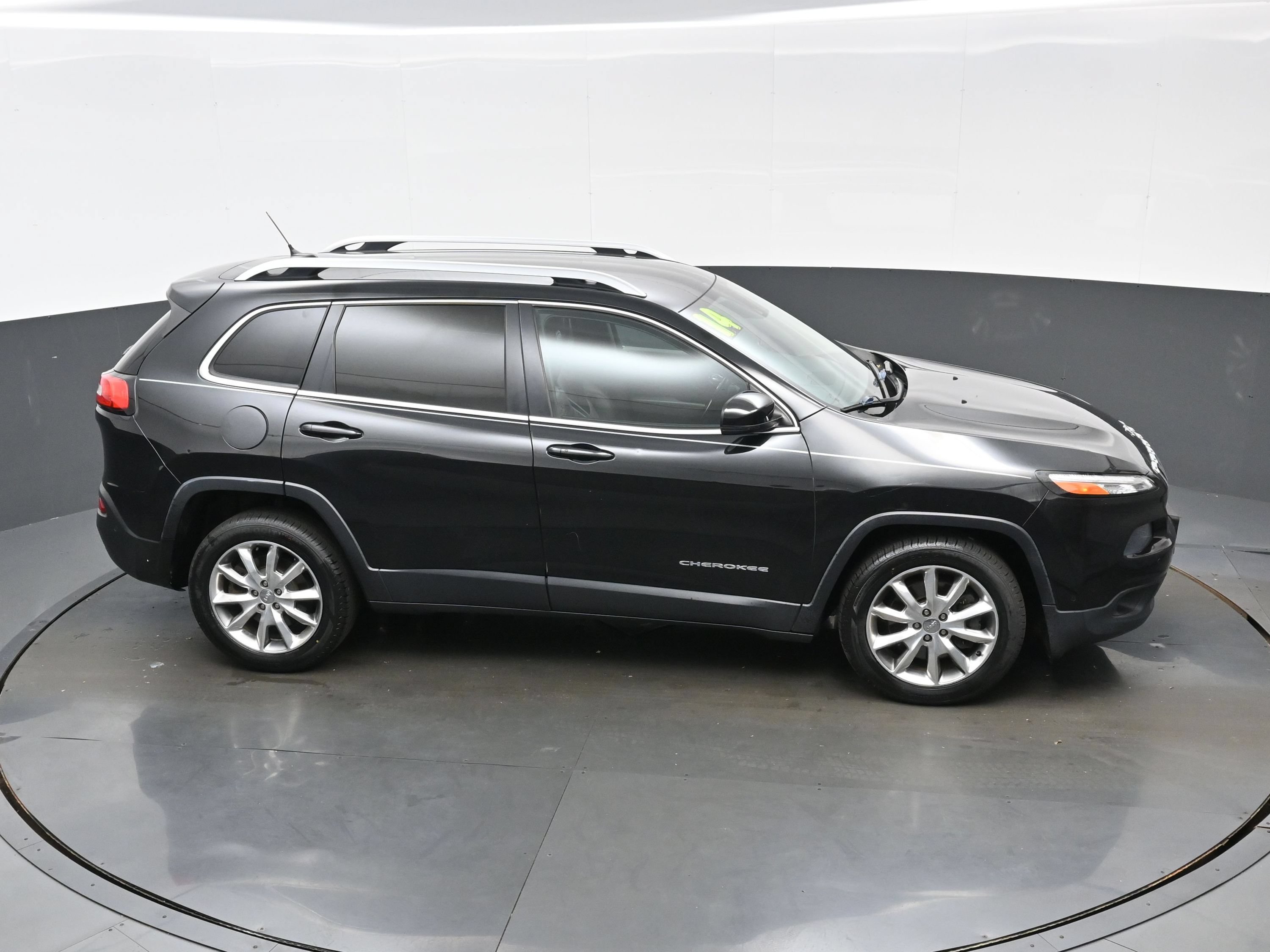 Used 2014 Jeep Cherokee Limited w/ Technology Group FWD image 38