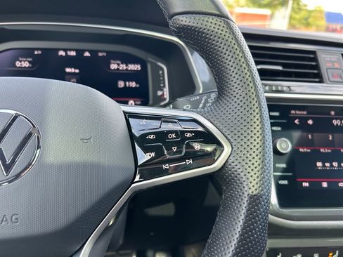 Used 2022 Volkswagen Tiguan SEL R-Line image 18