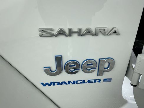 Used 2024 Jeep Wrangler Sahara image 17