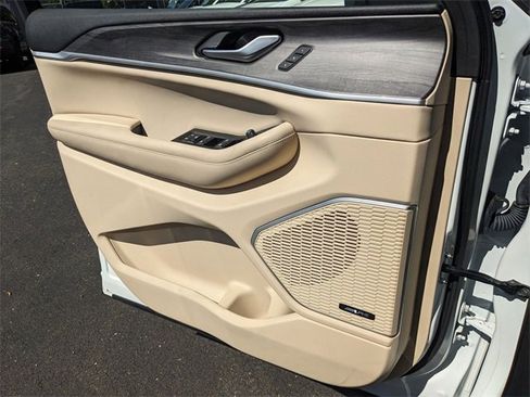 Certified 2022 Jeep Grand Cherokee Limited image 19