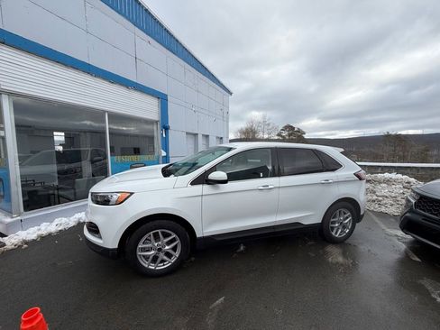 Used 2024 Ford Edge SEL image 2