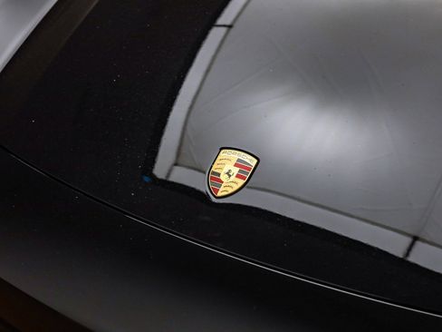 Used 2025 Porsche Macan Electric image 8