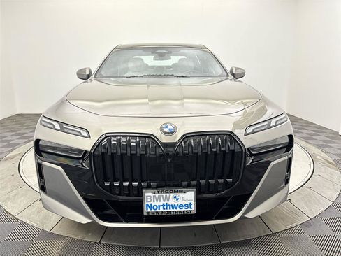 Used 2025 BMW 760i xDrive w/ Premium Package AWD/4WD image 14