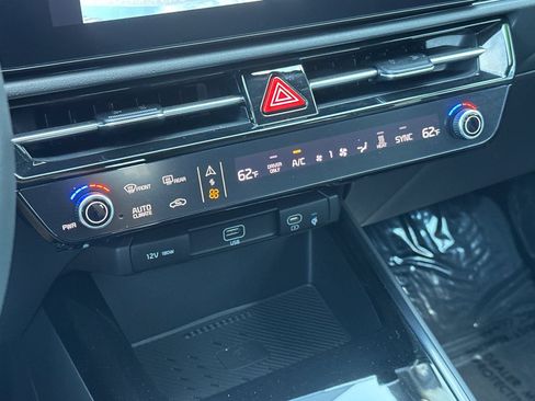 Used 2023 Kia Niro Wind w/ Wind Preserve Package FWD image 21