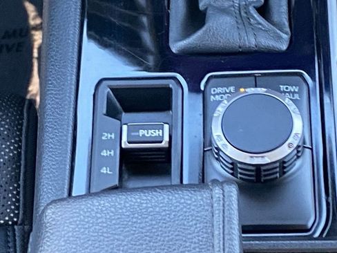 Used 2022 Toyota Tundra Limited image 34