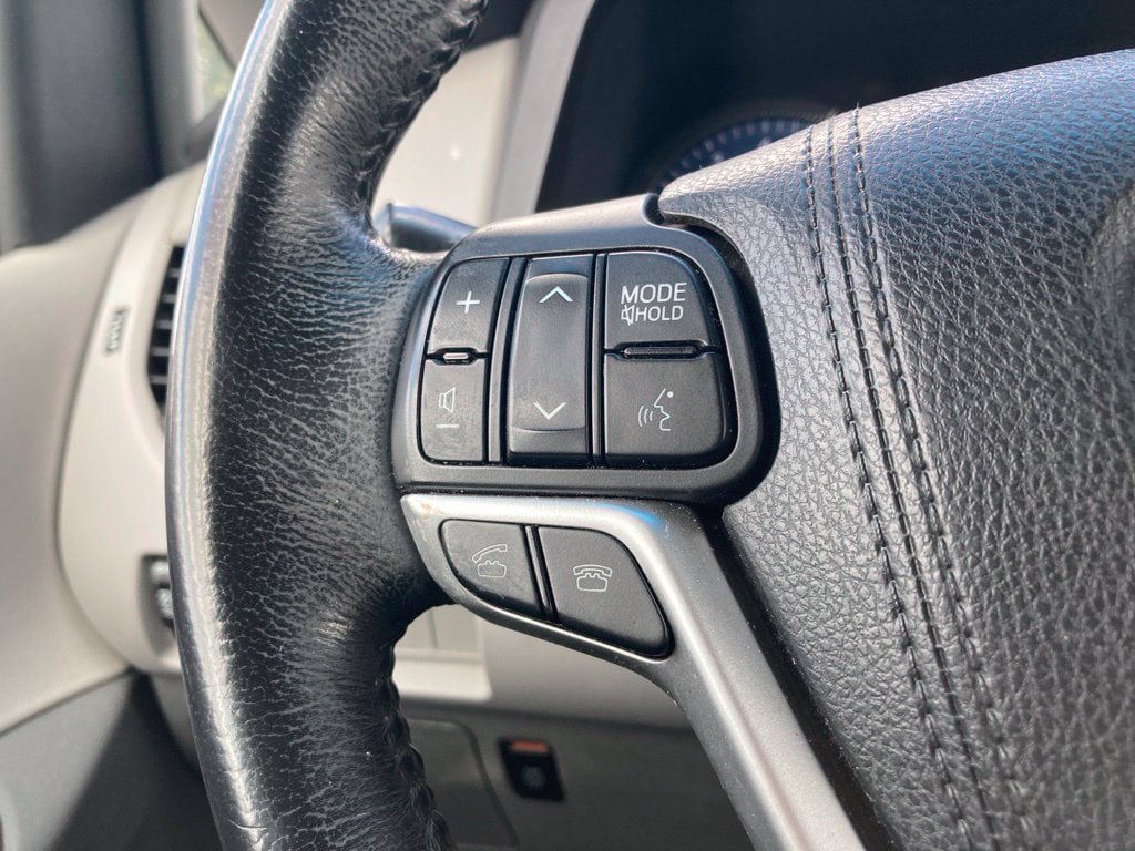 Used 2015 Toyota Sienna XLE Premium FWD image 15