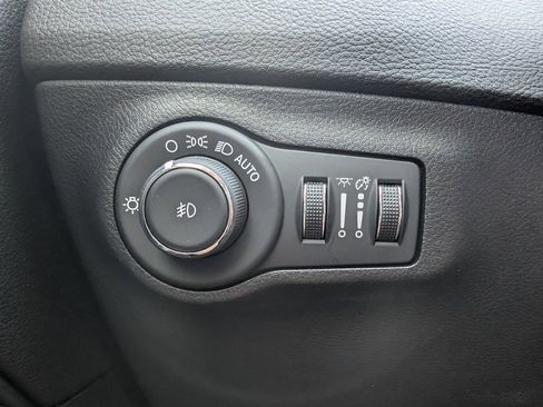 Used 2019 Jeep Compass Latitude image 32