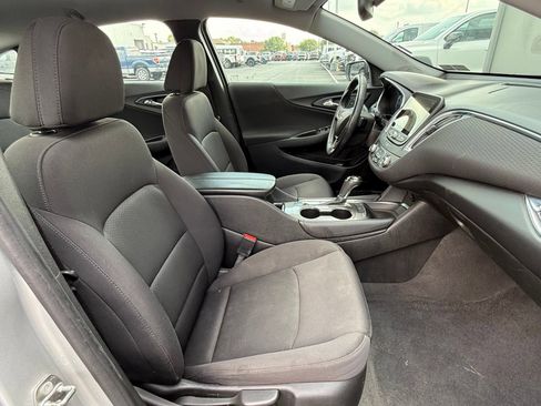 Used 2017 Chevrolet Malibu LT FWD image 17