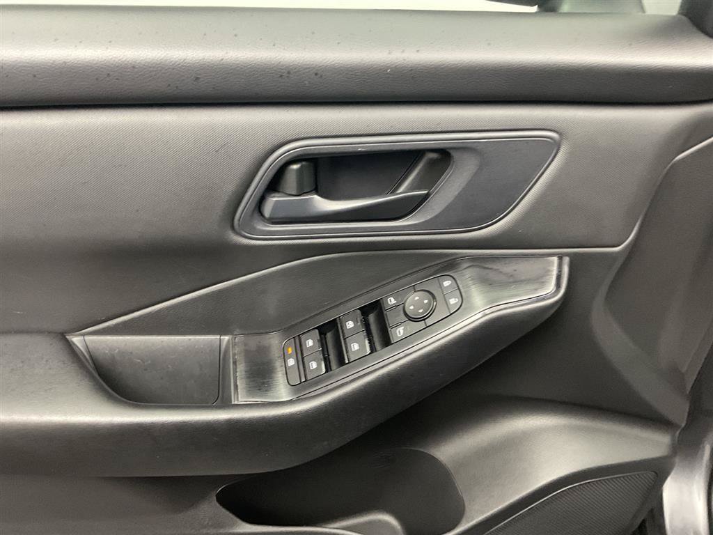 Used 2024 Nissan Rogue S FWD image 10