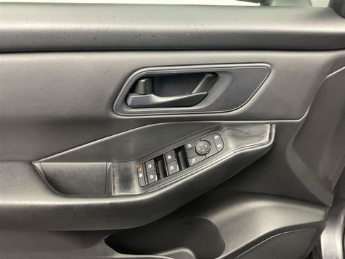 Used 2024 Nissan Rogue S FWD image 10