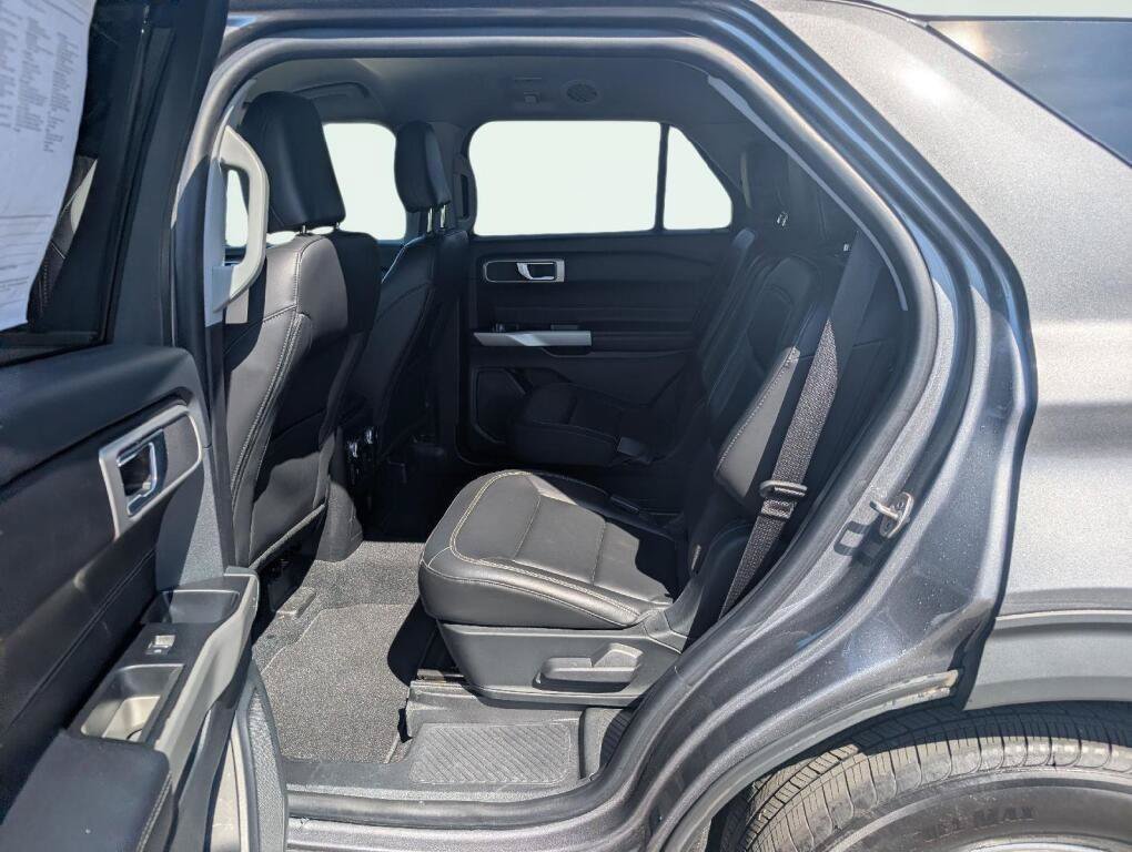 Used 2022 Ford Explorer XLT w/ Equipment Group 202A AWD/4WD image 17