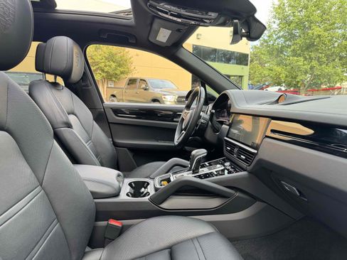 Used 2019 Porsche Cayenne S image 91