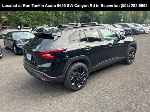 Used 2024 Chevrolet Trax RS w/ Sunroof Package FWD image 4