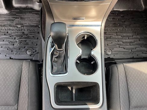 Used 2018 Jeep Grand Cherokee Laredo image 21