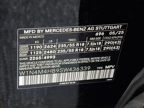 Used 2025 Mercedes-Benz GLB 250 4MATIC image 26
