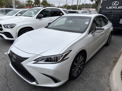 Used 2019 Lexus ES 300h w/ Premium Package image 4
