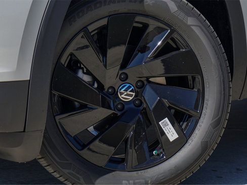 New 2026 Volkswagen Atlas SE image 2