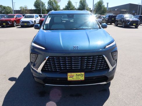 Used 2022 Buick Enclave Avenir w/ Avenir Technology Package AWD/4WD image 2