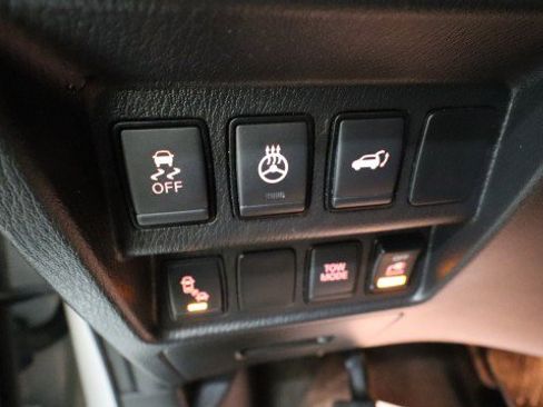 Used 2019 Nissan Pathfinder SL image 17