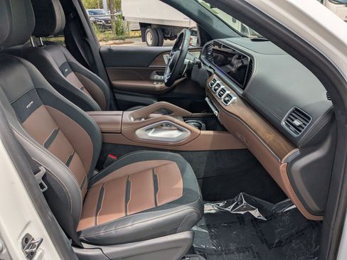 Used 2025 Mercedes-Benz GLS 63 AMG 4MATIC image 34