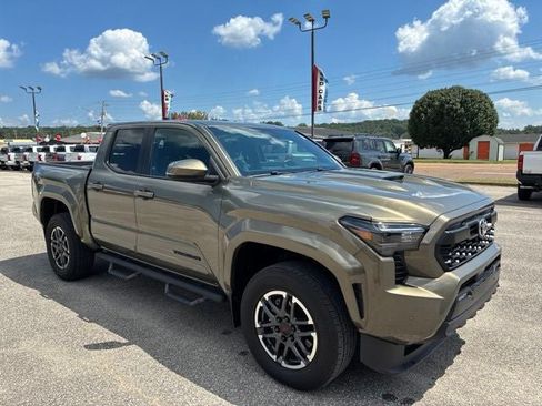 Used 2024 Toyota Tacoma TRD Sport w/ TRD Sport Upgrade Package AWD/4WD image 8
