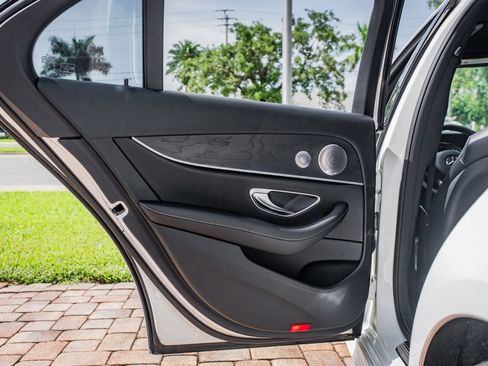 Used 2017 Mercedes-Benz E 300 4MATIC image 34
