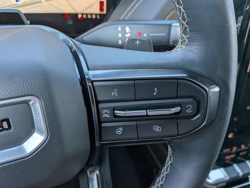 Used 2025 GMC Yukon Denali Ultimate AWD/4WD image 14