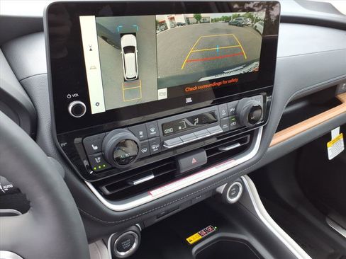 New 2026 Toyota Grand Highlander Platinum AWD/4WD image 19