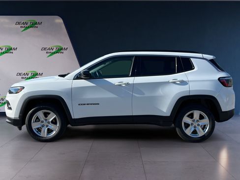 Used 2022 Jeep Compass Latitude w/ Convenience Group AWD/4WD image 4