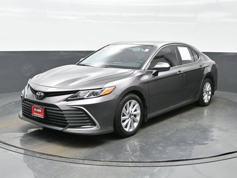 Used 2024 Toyota Camry LE image 2