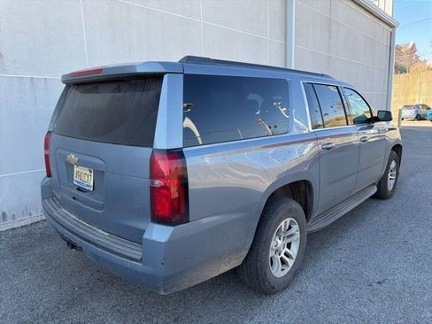 Used 2016 Chevrolet Suburban LT w/ Luxury Package image 7