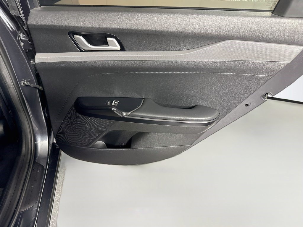 Used 2022 Kia K5 LXS FWD image 27