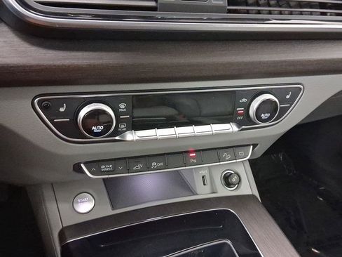Used 2022 Audi Q5 e Premium w/ Convenience Package image 16