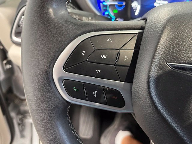 Used 2024 Chrysler Pacifica Limited FWD image 25
