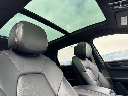 Certified 2023 Porsche Cayenne AWD/4WD image 18