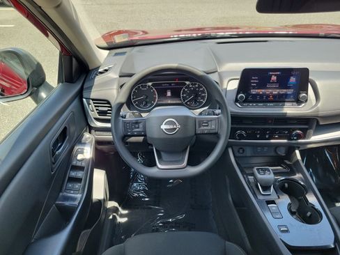 Used 2025 Nissan Rogue S FWD image 10