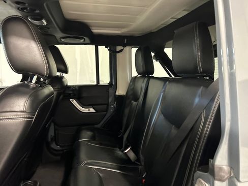 Used 2014 Jeep Wrangler Unlimited Sahara w/ Connectivity Group AWD/4WD image 27