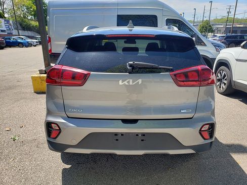 Used 2022 Kia Niro LXS FWD image 4