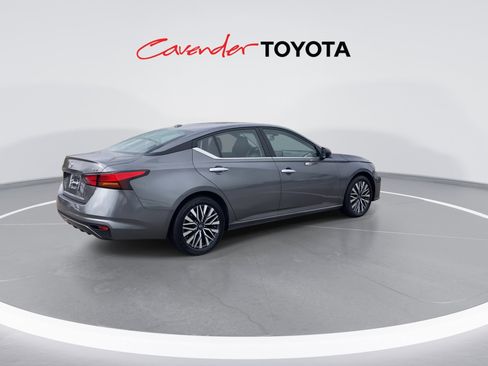 Used 2024 Nissan Altima 2.5 SV image 8