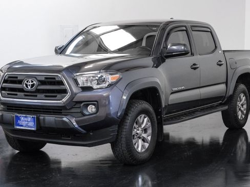Used 2017 Toyota Tacoma SR5 image 6