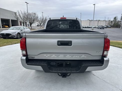 Used 2019 Toyota Tacoma SR image 9