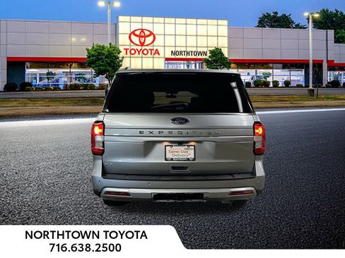 Used 2023 Ford Expedition XLT image 26