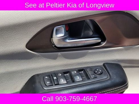 Used 2020 Chrysler Voyager Lxi FWD image 16