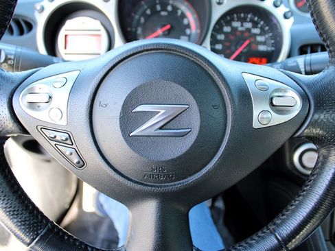 Used 2009 Nissan 370Z Touring image 21