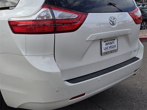 Used 2015 Toyota Sienna XLE Premium image 9